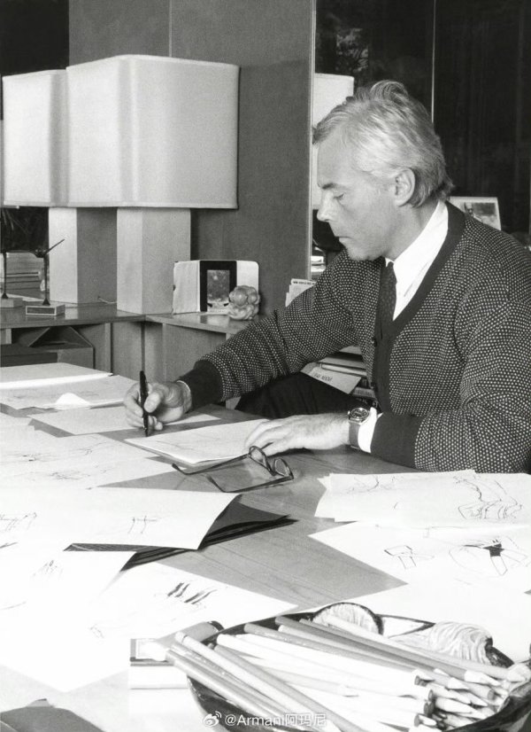 同翔网 乔治·阿玛尼离世终年91岁，众星缅怀时尚传奇落幕